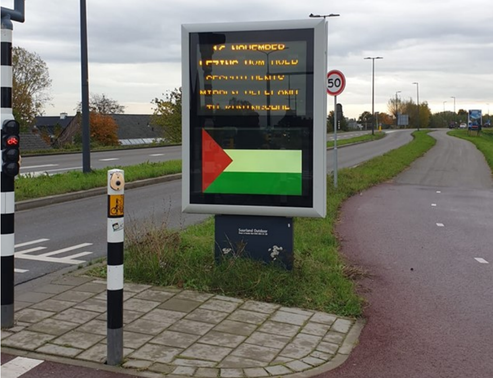 Palestijnse vlag van reclamezuilen verwijderd